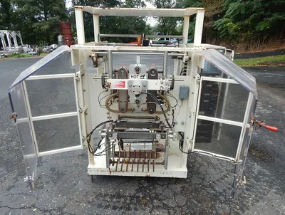 USED UNIVERAL PACKAING SBOM 1218 C