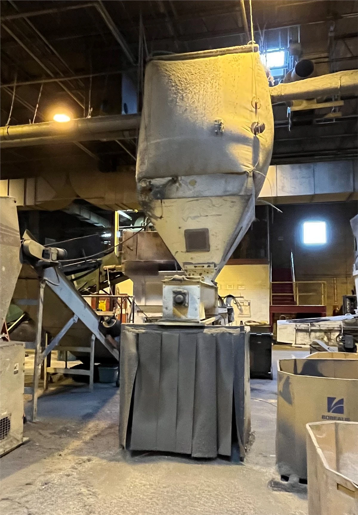 Auger Dust Collector with Hopper