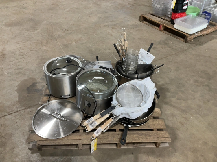 Used MIXED LOT OF MISCELLANEOUS STAINLESS STEEL RESTAURANT EQUIPMENT Restaurant Equipment (Miscellaneous) Michigan US | Miedema Asset Management Group #1761520