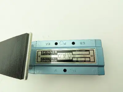 Honeywell Skinner S3T0CCX2 Directional Control Valve Pneumatic Air Foot Pedal