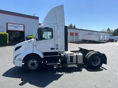 USED 2022 VOLVO VNR42T300