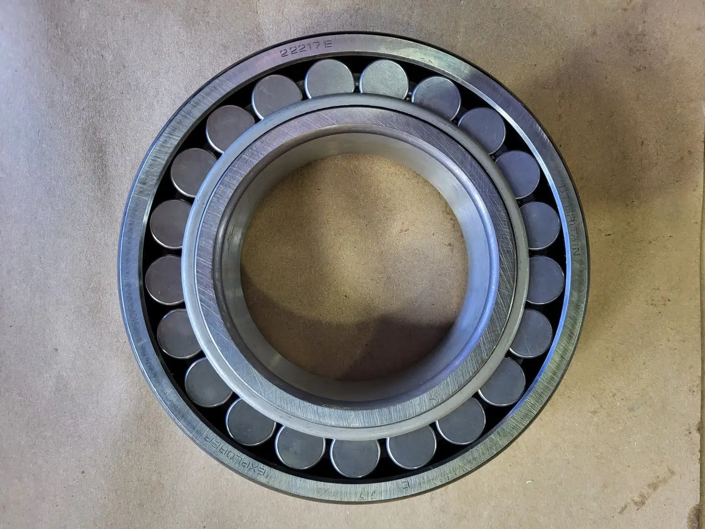 NEW SKF 22217E