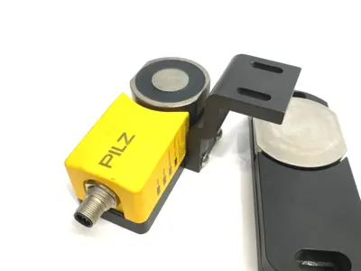 USED PILZ ELECTROMAGNETIC GUARD LOCKING SAFETY SWITCH W/ ACTUATOR PLATE