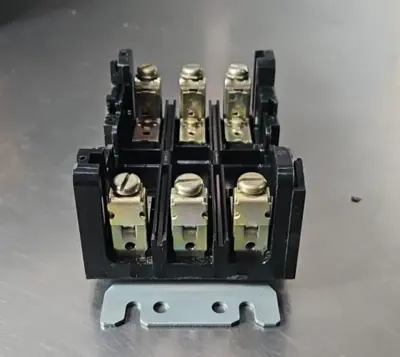 General Electric 546A780G3 Molded Contact Base Baseplat. Loc 4D32