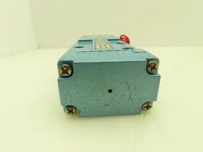 Skinner S4R0AAL4 Directional Control Valve 5-Way 2 Pos 120V Solenoid 150 PSI