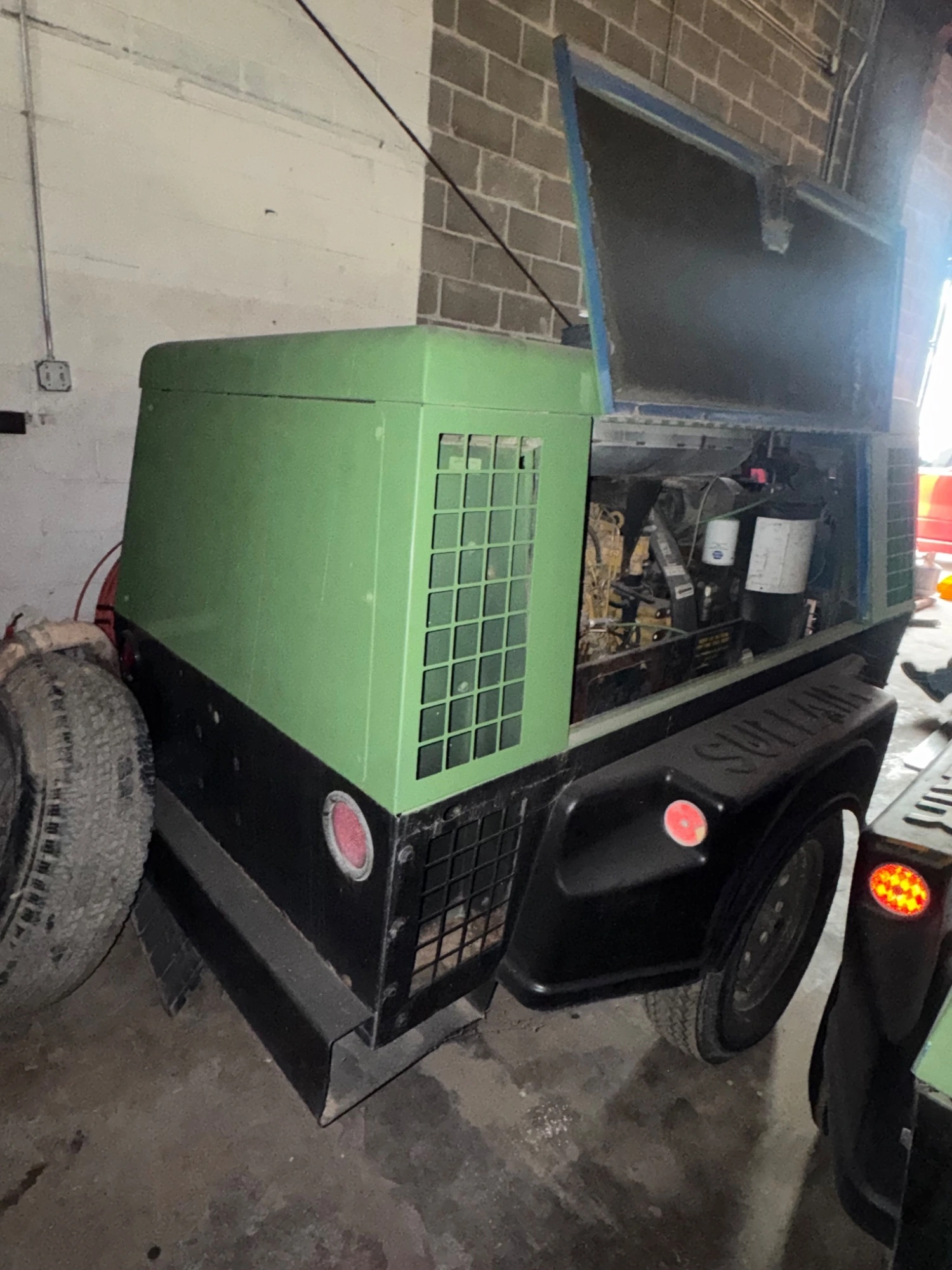 Used 2008 SULLAIR 225HCAT Air Compressors, Portable Texas US | Fiberstorm communications #1426232
