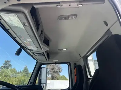 USED 2022 VOLVO VNR42T300
