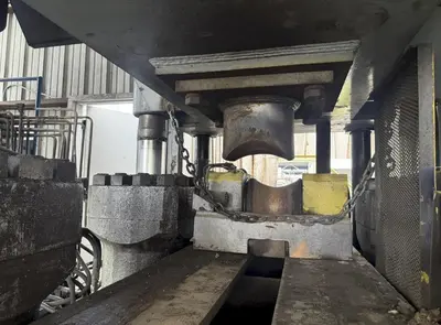 2000 TON HEAVY DUTY 4-POST HYDRAULIC STRAIGHTENING PRESS. STOCK # 0543726