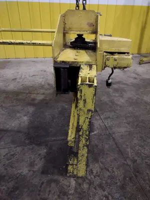 3,000 LBS CALDWELL MOTORIZED COIL GRAB LIFTER: STOCK #22717