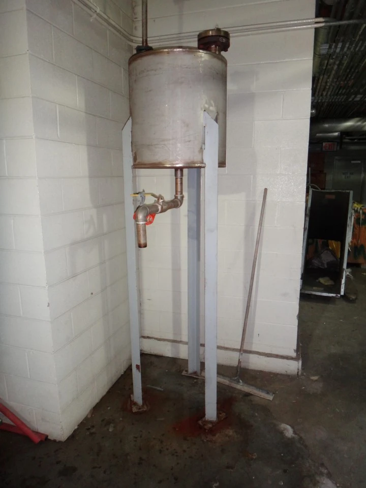 47 Gallon  304 Stainless Vertical Tank