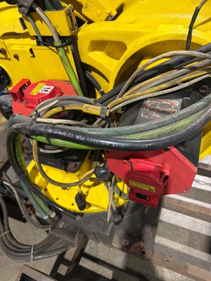 USED 2011 FANUC R-2000IB/210F + R30IB