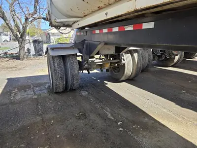 USED 2013 PETERBILT 384
