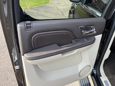 USED 2014 CADILLAC ESCALADE
