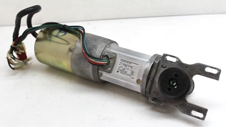 Used YASKAWA USASEM-02YR32 Servo Motors Kentucky US | Industrial Parts R Us Inc. #357444