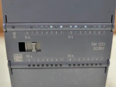 USED SIEMENS 6ES7 223-1PH32-0XB0