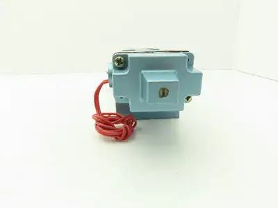 Honeywell Skinner S4KKHDL5 Solenoid Valve 5-Way 3 Pos 110V 150 PSI 3/4" NPT