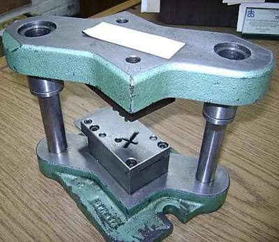 1950-390 STAMPING PRESS  TOOL & DIE SET TO MAKE RELIGIOUS CROSS