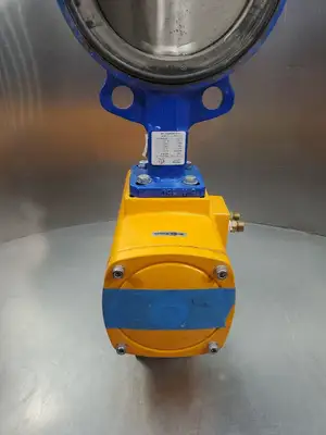 USED EloMatic F0200U Pneumatic Valve Actuator w/Deval 50030141 Valve Body