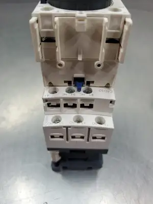 Telemecanique CAD32G7 Relay w/LADT2 Time Control & LAD4RCU Module. 4A43.1