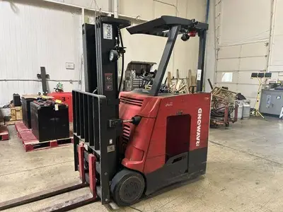 Used RAYMOND 415C35TT 3-Wheel Stand up Electric Counterbalance Forklifts Illinois US | Somerset Equipment Sales #1546177