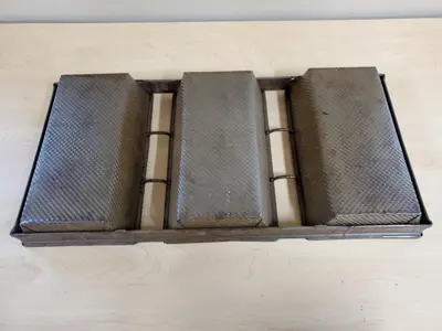 3-Strap Bread Loaf Pan