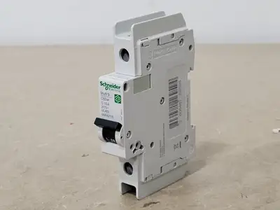 NEW SCHNEIDER ELECTRIC M9F42115