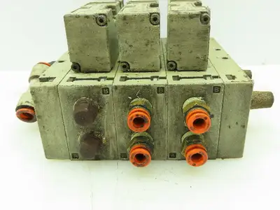 Numatics 061BA400M Three Pneumatic Solenoid Valve w/Manifold Block 120PSI 24VDC
