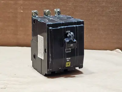 USED SQUARE D QOB330
