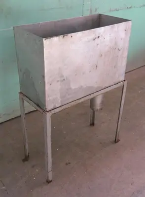SPC9131  Miscellaneous Equipment bottle dump station Stainless Steel 25 gallon, 41" tall