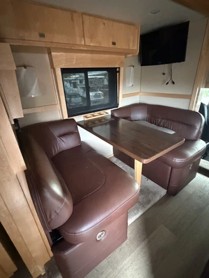 Used 2021 INTERNATIONAL SHOWHAULER CUSTOM 4X4 Campers, Caravans, Motorhomes Michigan US | Miedema Asset Management Group #1580270