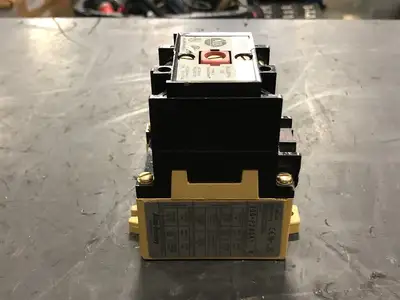 USED ALLEN-BRADLEY 700-P200A1