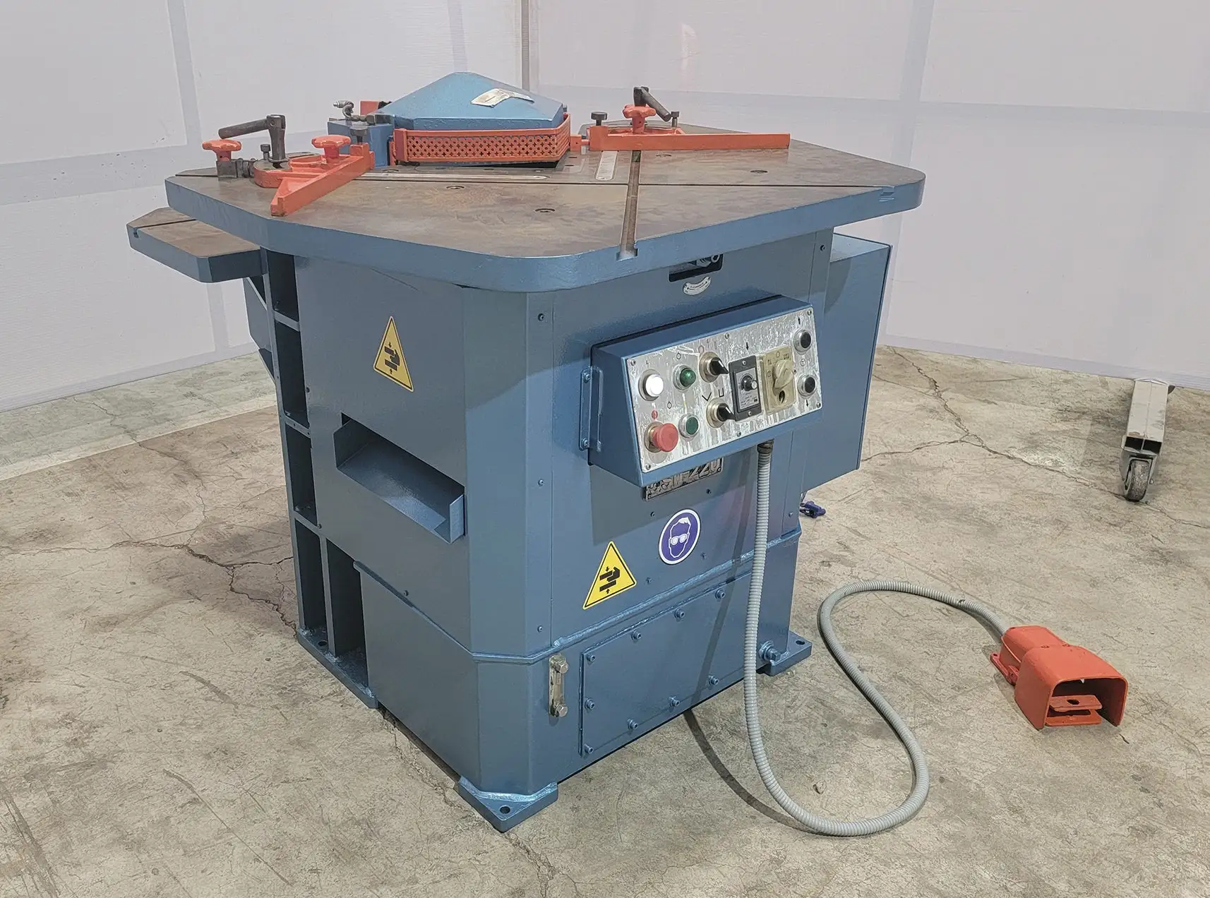 USED AMADA CSW-220