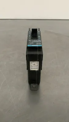 SIEMENS (BQD120) 20A Single Pole 277VAC 250VDC Bolt-On Circuit Breaker 4D