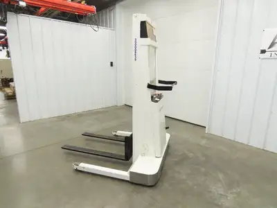 Crown 15BT Straddle Pallet Stacker Forklift 1400 lb 110" 12V Lift Manual Push