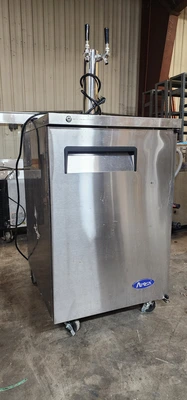 MKC23GR 23" Keg Cooler - Commercial Grade - Like New! Kegerator