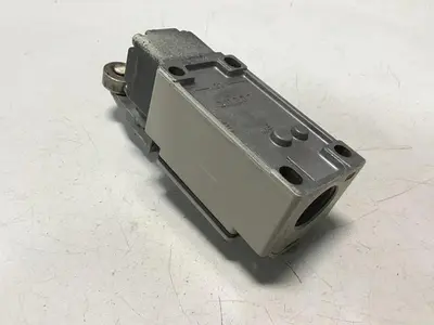USED OMRON D4B-2115N-R