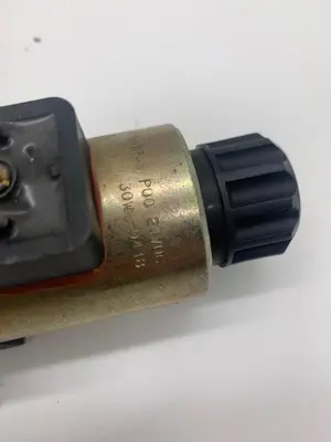 24V 5000/3000PSI PARKER DIRECTIONAL VALVE: STOCK #15262
