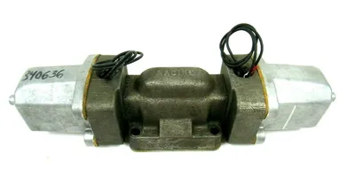 NEW RACINE HYDRAULIC VALVE
