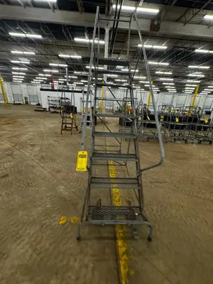 Used _UNKNOWN_ _UNKNOWN_ Ladders North Carolina US | Myron Bowling Auctioneers Inc #1543482