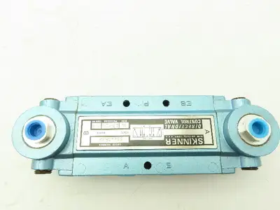 Skinner S3AAGBX2 Pneumatic Directional Control Valve 5-Way 3 Pos 150 PSI 1/4"NPT
