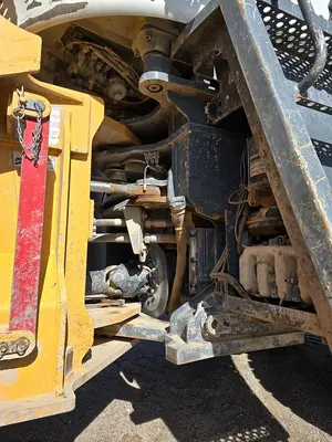 USED 2019 LIEBHERR L566