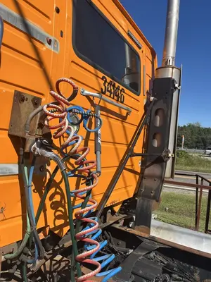 Used 2004 VOLVO VNM-200 Conventional trucks North Carolina US | Proxy Equipment #1385262