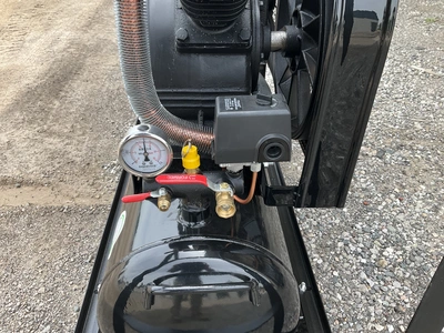 Used AGT INDUSTRIAL AC AIR COMPRESSOR Tank Mounted Air Compressors Michigan US | Miedema Asset Management Group #1339093