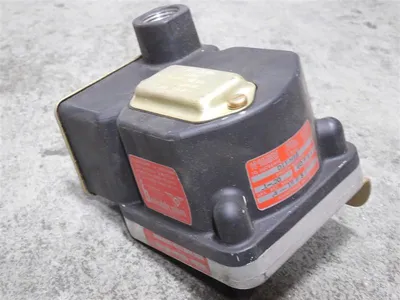 Barksdale D1T-H18 Pressure Switch .4-18 PSI New NIB