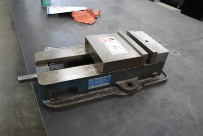 Used KURT WORKHOLDING SOLUTIONS D-675 Vises Minnesota US | Machinesused.com #1505731