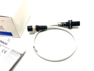 NEW OMRON PROXIMITY SENSOR FLUORORESIN COATING 3MM RANGE