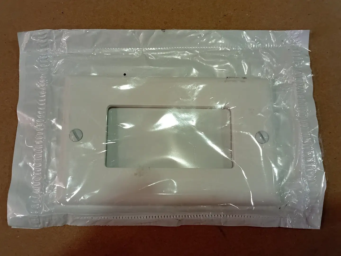 NEW LEVITON 122-80401-NW