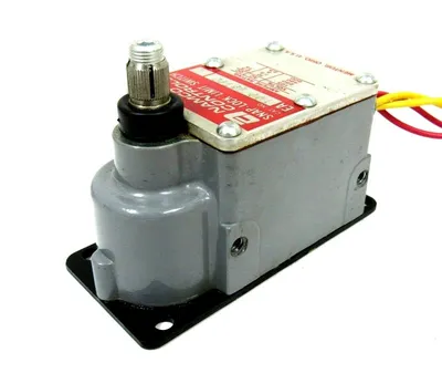 NEW NAMCO EA700-15700 LIMIT SWITCH EA70015700