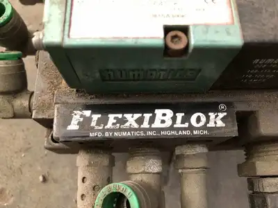 Numatics FLEXIBLOK 7-Valve Pneumatic Solenoid Valve Manifold 150PSI