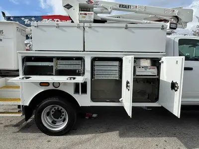 Used 2017 VERSALIFT SST40EIH-02 Bucket (boom) trucks Florida US | Truck and Van Outlet #1509171